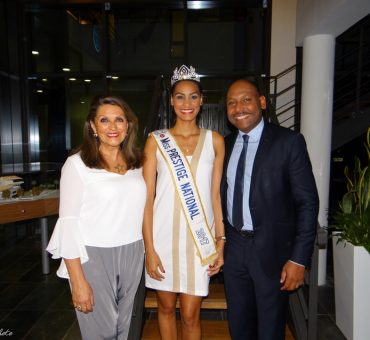 Cecile en compagnie du député de la Réunion