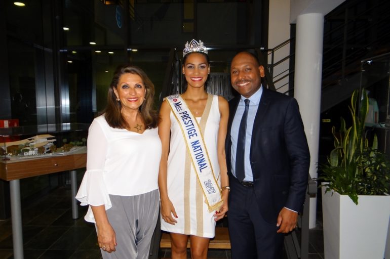 Cecile en compagnie du député de la Réunion